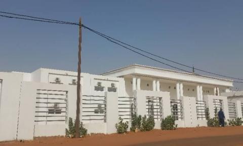 صورة مبنى جهة لعصابه الذي كلف ميزانية الدولة الموريتانية عشرات الملايين وأرهق المقاولين