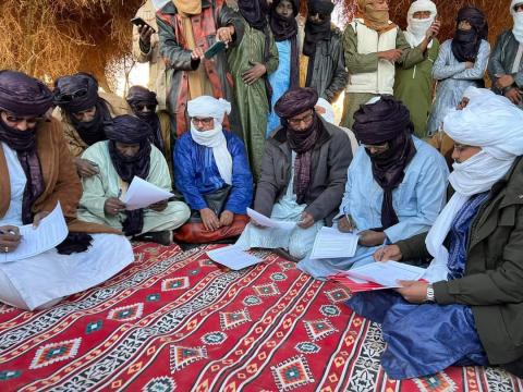 صورة أخذت لقادة جبهة الطوارق وهم يوقعون معاهدة جديدة قبل تعرضهم للقصف من مسيرة