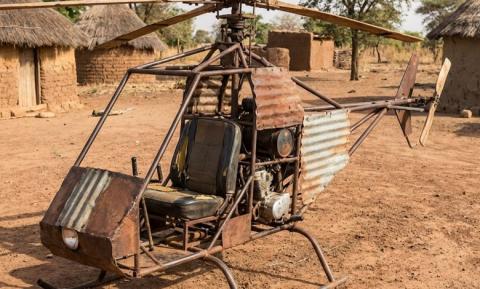 صورة مروحية ممادو صو التي ادعى أنه صنعها وقام بمعجزة  وكشفت تحقيقات عسكرية سنغالية الخدعة 