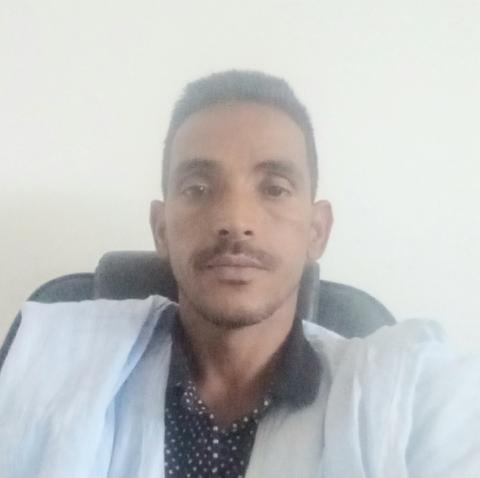 الصورة الصحفي سيدين ولد الحضرامي والخبير في الشؤون الإفريقية